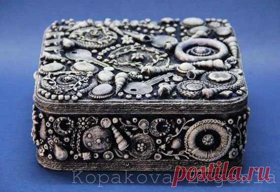 Своими руками превращаем жестяную коробку в шкатулку для рукоделия. Мастер-класс.