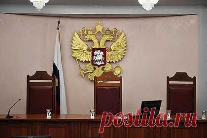 Россиянин из мести опубликовал интимные фото экс-жены в родительских чатах. В Красноярском крае перед судом предстанет 39-летний местный житель, который опубликовал в родительских чатах интимные фото экс-супруги. Так мужчина решил отомстить жене после того, как она вызвала полицию — фигурант в состоянии алкогольного опьянения наведался к женщине домой и вел себя агрессивно.