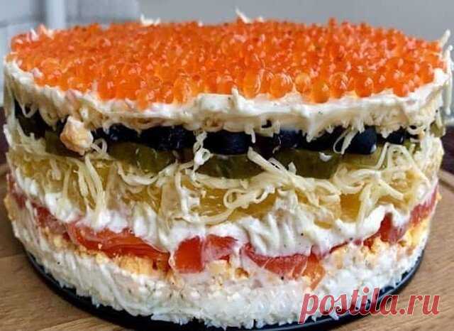 Вкусный новый салат «Русалочка»
Обязательно попробуйте на новогодние праздники, это блюдо обещает стать главным сюрпризом застолья Готовится и с красной икрой и по бюджетному варианту, сохраняя потрясающий вкус, подходит всем
Не смотря на то, что заменяемые продукты кажутся по вкусу не совсем аналогами, потрясающий вкус остается, нам одинаково нравятся все варианты этого салата, надеемся, Вы разделите наш восторг! ) 
Ингредиенты и способ приготовления смотрите на нашем сайте http:
