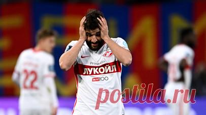 «Вопрос взаимоотношений с Абаскалем»: почему будущее Джикии в «Спартаке» оказалось туманным. «Спартак» не торопится продлевать истекающий в конце сезона контракт с Георгием Джикией. Генеральный директор красно-белых Олег Малышев напомнил, что футболист перестал попадать в стартовый состав. Он пообещал в ближайшее время обсудить сложившуюся ситуацию с Гильермо Абаскалем и Томашем Амаралом и принять взвешенное решение. По мнению экспертов, 30-летнего центрального защитника сборной России рано…