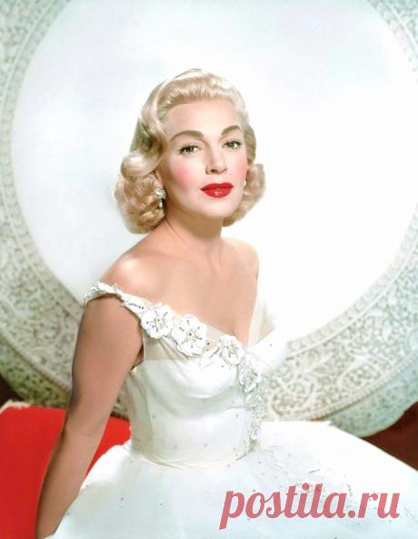 Lana Turner
.... Photograph circa 1955
