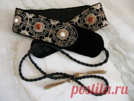 Vintage India Gold Metallic Embroidered Velvet Belt with Semi Precious Stones Product on Gem