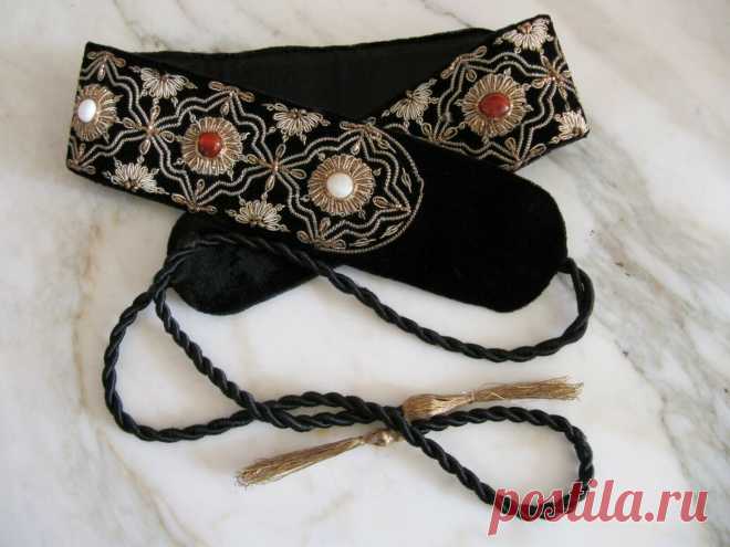 Vintage India Gold Metallic Embroidered Velvet Belt with Semi Precious Stones Product on Gem