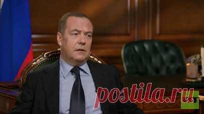 «Они привыкли всех ломать через колено»: Медведев в интервью RT — о внешней политике стран Запада и мировой безопасности. Если бы западным странам в своё время «достало гибкости и ума» заключить с Россией договор о безопасности, то специальной военной операции бы не было, заявил в интервью RT зампред Совбеза РФ Дмитрий Медведев. По его словам, США исходят из принципа исключительности своих интересов и привыкли «всех ломать через колено». Медведев выразил уверенность, что этот подход рано или…