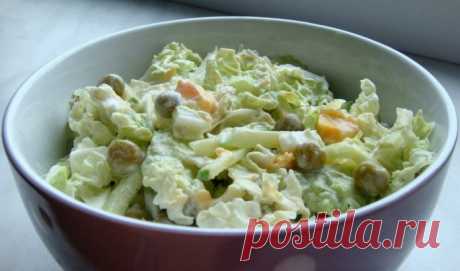 Салат с пекинской капустой горошком и яйцом. Вкусно и сытно 


Приготовьте к ужину!









Ингредиенты:
Пекинская капуста — 250 грамм;яйца — 3 штуки;огурец — 2 штуки;зеленый горошек консервированный — 250 грамм;сметана — 3-4 ст.л.;зелень укропа — 4-5 веточек…