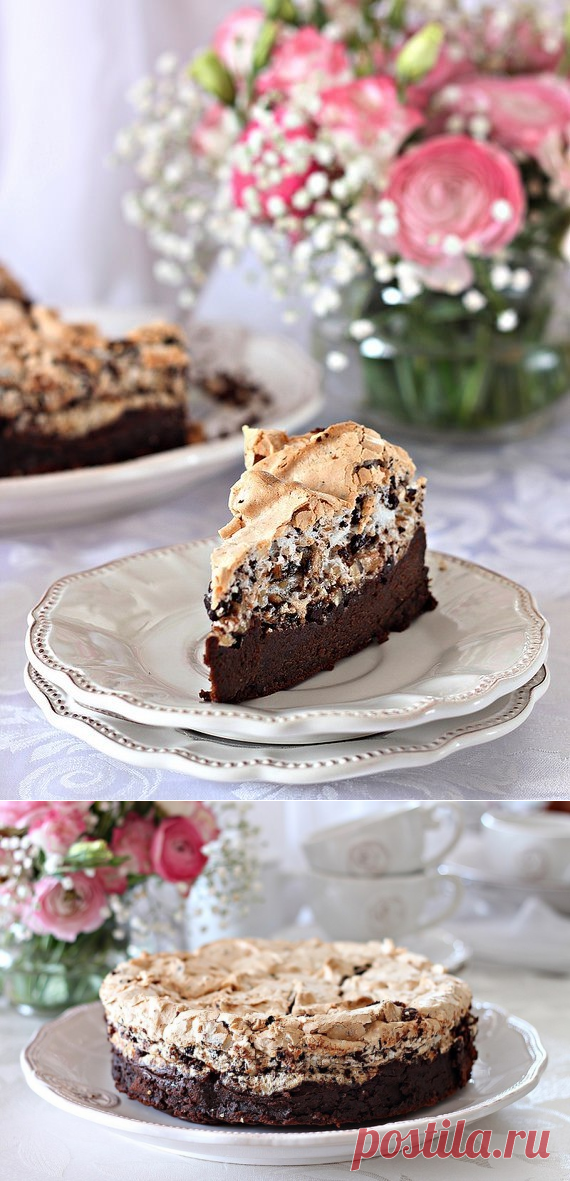 Торт шоколадный с безе и орехами.