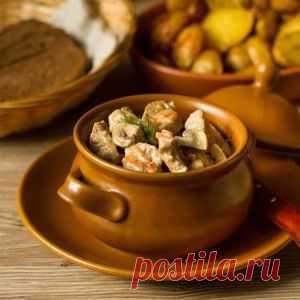 Свинина с грибами, тушенная в сметане