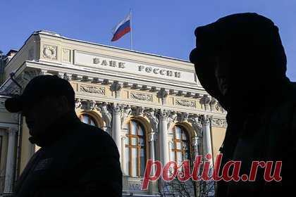 На фоне отзыва лицензии у Киви Банка ЦБ изменит правила. Для российских банков, ведущих более рискованную политику, будет предусмотрена повышенная ставка отчислений в Фонд страхования вкладов, рассказала глава ЦБ Эльвира Набиуллина. Она отметила, что «пример Киви Банка здесь показателен», а регулятор хочет сделать агрессивное поведение на рынке невыгодным для банков.