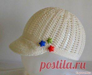 Летняя детская кепочка крючком.
Как вязать:
Связать четыре воздушные петли и замкнуть их в колечко.
Первый ряд: набрать три воздушные петли подъёма и вязать 11 столбиков с накидом, вводя крючок в центр колечка. Замкнуть ряд соединительным столбиком.
Далее вязать по схеме 1.
Дойдя до последнего ряда схемы нужно повторить его 8 раз (ряды №12-19).
20 ряд вязать сто%