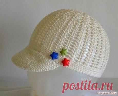Летняя детская кепочка крючком.
Как вязать:
Связать четыре воздушные петли и замкнуть их в колечко.
Первый ряд: набрать три воздушные петли подъёма и вязать 11 столбиков с накидом, вводя крючок в центр колечка. Замкнуть ряд соединительным столбиком.
Далее вязать по схеме 1.
Дойдя до последнего ряда схемы нужно повторить его 8 раз (ряды №12-19).
20 ряд вязать сто%