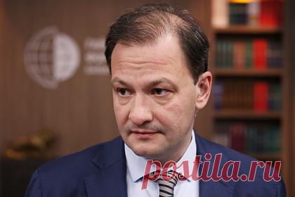 Известный телеведущий прокомментировал слухи об уходе с ВГТРК. Известный телеведущий Сергей Брилев опроверг слухи о своем уходе с ВГТРК. Об этом со ссылкой на самого журналиста сообщает «Газета.Ru». Информацию об уходе с ВГТРК, которую пришлось опровергать Брилеву, ранее распространил журналист Роман Супер. Он заявил, что узнал об этом от коллег телеведущего.