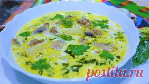 Сырный суп с фрикадельками и грибами со сливочным вкусом. Очень сытный и вкусный Ингредиенты:
Фарш -300 гр.
Картофель средний -5-6 шт.
Грибы -300 гр.
Лук средний -1 шт.
Морковь средняя -1 шт.
Лапша -2 жменьки (80гр.)
Сыр…