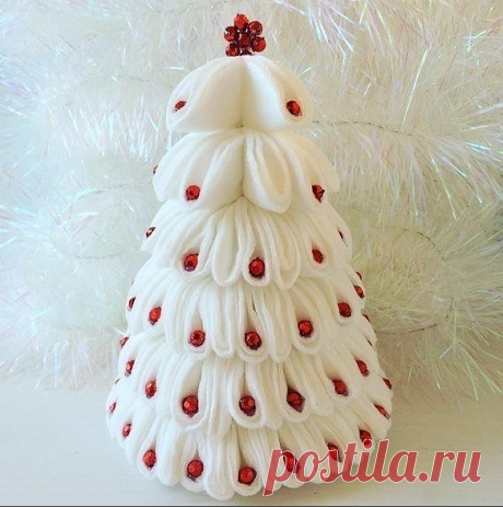 Елочка из ватных дисков! Можно сделать с детьми!