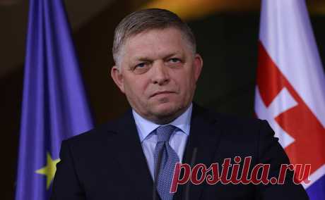 Фицо увидел в ракетном ударе по Бельгии способ изменить политику Европы. Премьер возмутился риторикой руководства ЕС о военной помощи Украине и выразил признательность советской армии за освобождение Европы: «Свобода пришла в Словакию с востока». Он также привал остановить «взаимное убийство славян»