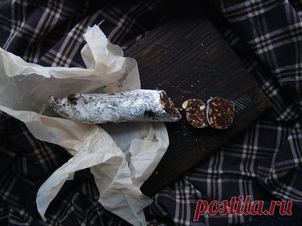 Как приготовить вкуснейшую шоколадную колбасу с печеньем и орехами - проверенный рецепт