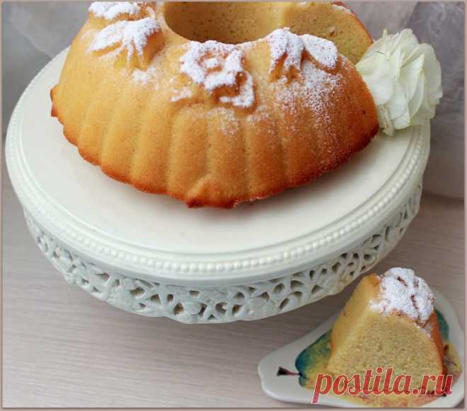Кекс на горячем молоке. По этому рецепту получается очень воздушный и пористый бисквит, который можно использовать для приготовления тортов.