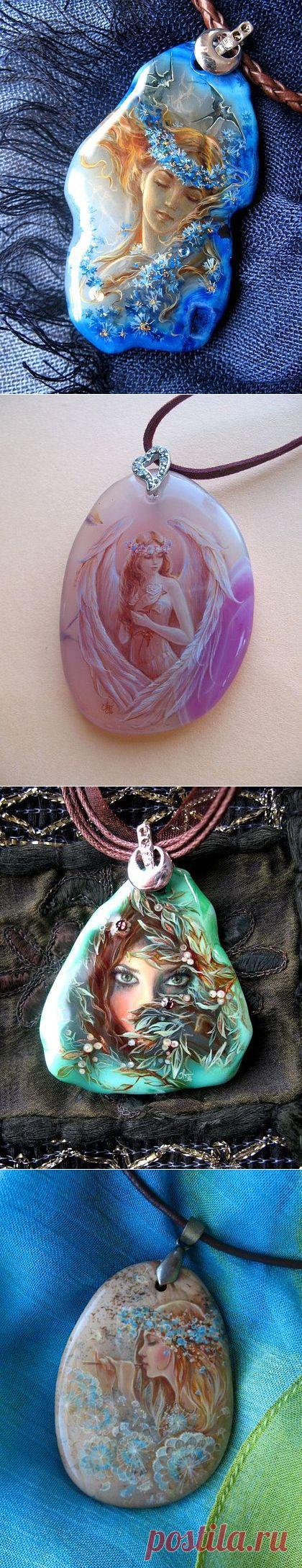 БЕЗГРАНИЧНОЕ ОБАЯНИЕ. КУЛОНЫ АННЫ ТАЛЕЕВОЙ