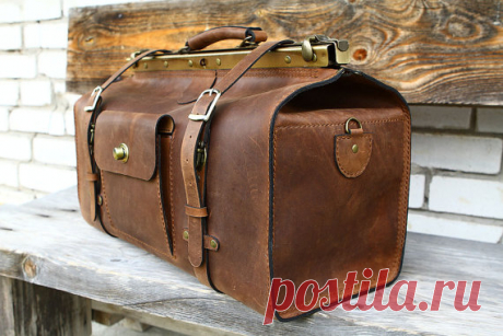 Huge doctor bag, brown travel bag, leather doctor bag, genuine leather bag, huge leather, mens leather bag, brown leather bag Genuine leather doctor bag  Doctor bag handmade from brown monochromatic waxed genuine leather. Outside the lock closes at four, and optionally can be closed on the lock with keys. Brass fittings. This leather doctor bag have comfortable handle. Inside of bag is a carabiner for padlock. The