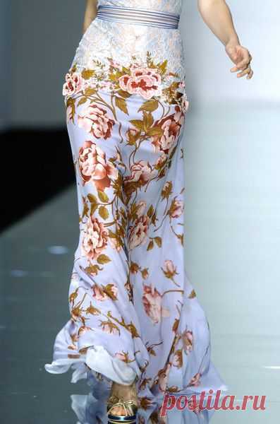 Valentino at Paris Spring 2006 (Details)