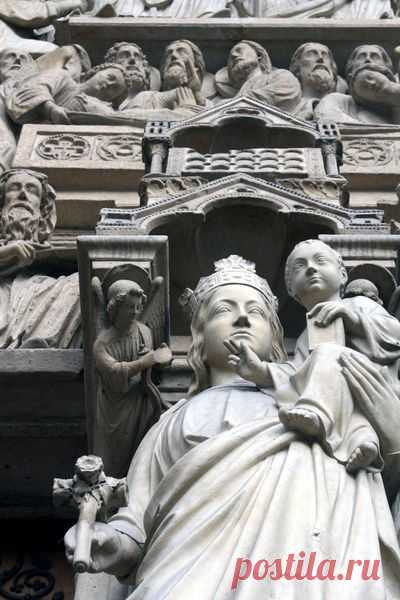 Notre-Dame-Entrance - Above the main door of Notre Dame. Carved stone statue of Mary and child.  |  Pinterest