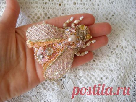 Брошь Винтажная муха - бледно-розовый,муха,брошь-муха,винтажная муха,винтажная брошь | броши