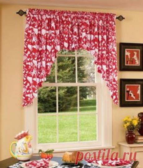 Занавеска Каскад на кухню. 
Предлагаем вашему вниманию замечательную штору на кухню. Очень хороша для тех, кто хочет научиться шить. 
На фото занавеска "Каскад". Назвали ее так, потому что она легко струится из под потолка кухни, придавая ей изящное достоинство. 
Если вы посмотрите на конструкцию, то увидите, что это практически прямой кусок, в середине которого всего лишь вырезана полуокружность. 
В приведенных ниже расчетах окно размером: высота - 150см, ширина - 130 см. Вы, разумеется, можете