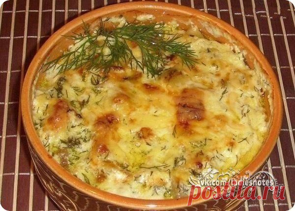 Я женщина, мама, хозяйка, жена ❤
Картошка с курицей и грибами под соусом в глиняных горшочках

Ингредиенты:
Куриное филе — 400 гр.
Картофель — 250 гр.
Лесные грибы (можно любые другие0 — 250 гр.
Сыр — 60 гр.
Сметана — 40 гр.
Репчатый лук — пару средних луковиц
Чеснок — пару долек
мука — 80 гр.
Вода — 150 мл.
Соль
Специи
Перец