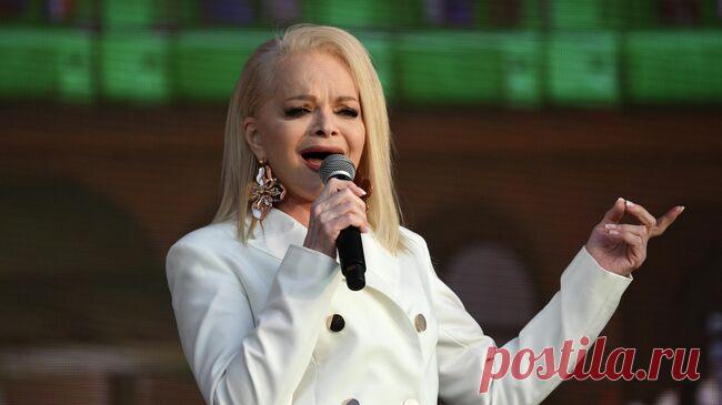 Долина заявила, что на ее концерты на Дальнем Востоке не сдали ни билета