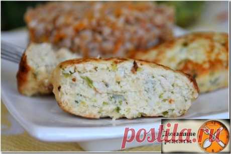 Котлеты — малышки 
Котлетки получаются очень нежные и сочные.
Продукты:
1. Филе куриное — 1 кг 2. Сырок плавленый — 3 шт 3. Зеленый лук — 1 пучок 4. Укроп или петрушка — 1 пучок 5. Яйцо — 1 шт 6. Майонез или сметана — …