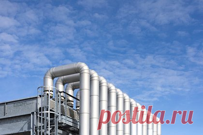 Резкий рост цен на газ в Европе объяснили. Ведущий аналитик ФНЭБ Игорь Юшков заявил, что Европа вступает в сезон летнего кондиционирования, что провоцирует рост спроса и цен на газ. Два пика потребления, летний и зимний, становятся новой нормой для Европы, особенно в условиях, когда лето становится все более засушливым.