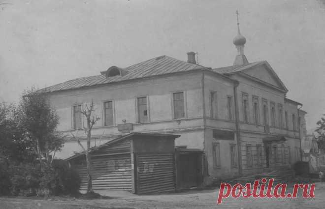 Присутственные места (казначейство) в Дмитровском кремле

Присутственные места выстроены в 1810 г. Е.Я. Петровым; занимают двухэтажный корпус 