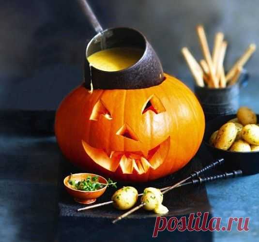 Страшно вкусно: Сырное фондю в тыкве на Хэллоуин