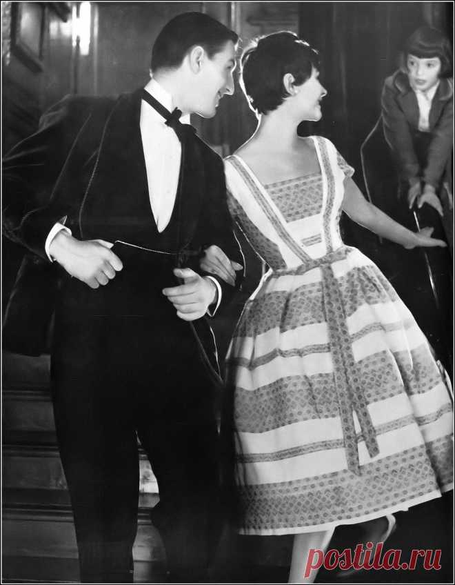 Anne Gunning in pretty summer evening dress of Seker's nyl… | Flickr