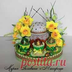 Пасхальный кулич с конфетками#свитдизайн#кулич#пасхальныйдекор#букеты_из_конфет#сладкиебукеты#сладостьврадость2016#сладкиеподарки#подаркиизконфет#подаркидлялюбимых#конфетныебукеты#конфетныекомпозиции#тихорецк#краснодар