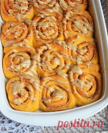 Пирог из тыквенных булочек с карамелью