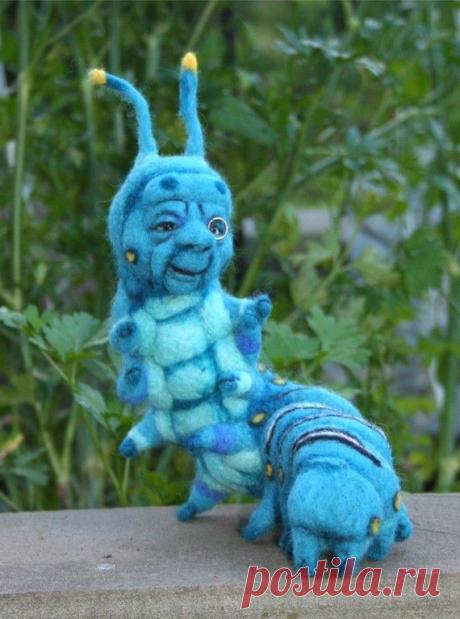 (1) The Blue Caterpillar in Alice's Wonderland w his Hookah by SteviT | Filzfiguren