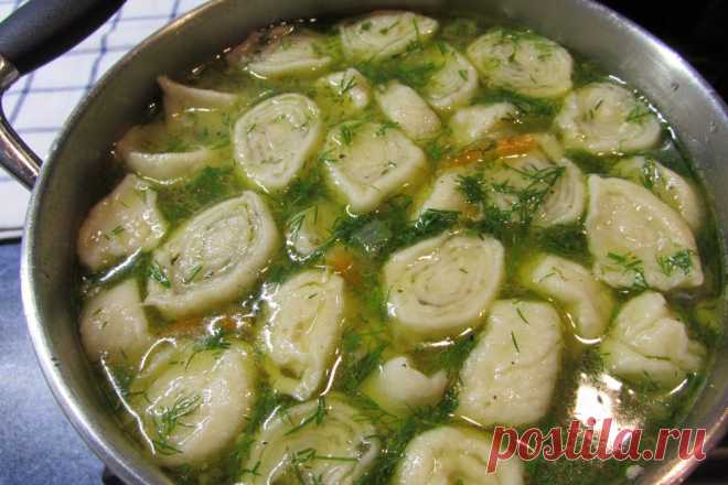 Куриный суп с чесночными галушками Очень аппетитное первое блюдо. Все будут просить добавки!