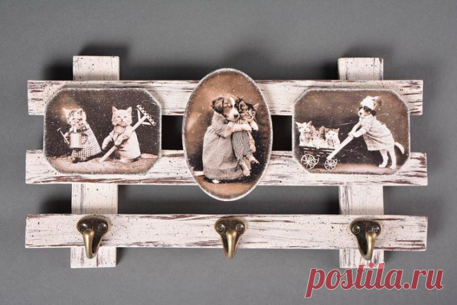 Вешалка для ключей в стиле French Vintage. Мастер-класс по декупажу Вам не приходила иногда в голову мысль, когда вы уходите из дома: «Опять эти ключи... Да где же вы есть?» Я уверенна, что приходила. А ведь это так просто навести порядок в ключном хозяйстве с помощью...