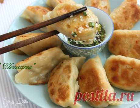Китайские жареные пельмени (Dim Sum) . Ингредиенты: мука, кипяток, соль