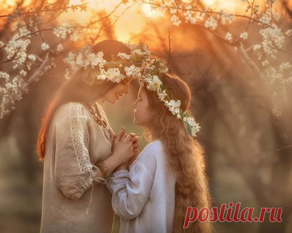 Будьте счастливы срочно. Вы слышите? Срочно,
Потому что мы здесь не навек. Это точно.
Потому что мы здесь лишь на срок, лишь на миг.
И, поскольку удел наш земной невелик,
Надо поиском радости срочно заняться,
Чтоб потом пред Творцом не пришлось извиняться
За зашоренность нашу и за слепоту,
Неспособность постичь этих дней лепоту...
© Лариса Миллер