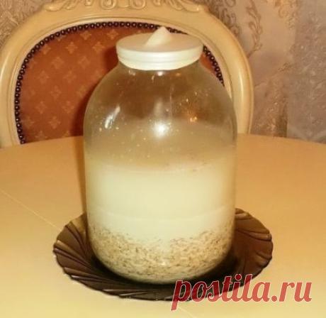 Овсяный кисель восстанавливает здоровье 
Овсяный кисель полезен для желудка, печени и почек. Он растворяет камни в желчном и мочевом пузыре, снижает холестерин в крови. Овёс восстанавливает силы, даёт энергию, помогает от депрессии. 
Для приготовления нужно взять: 
- 1 стакан овсяной крупы 
- 5 стаканов воды
- 1 стакан молока
- мёд
Поставить на огонь и кипятить на слабом огне до состояния жидк