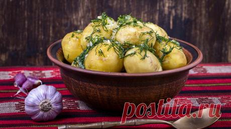 Как приготовить отварной картофель со специями: рецепт от Юлии Высоцкой Отварной картофель со специями Fotodom.ruЧто может быть вкуснее молодой картошечки? Она прекрасна сама по себе, поэтому мы приготовим ее по самому простому рецепту. Картофель с пряностямиКоличество по…