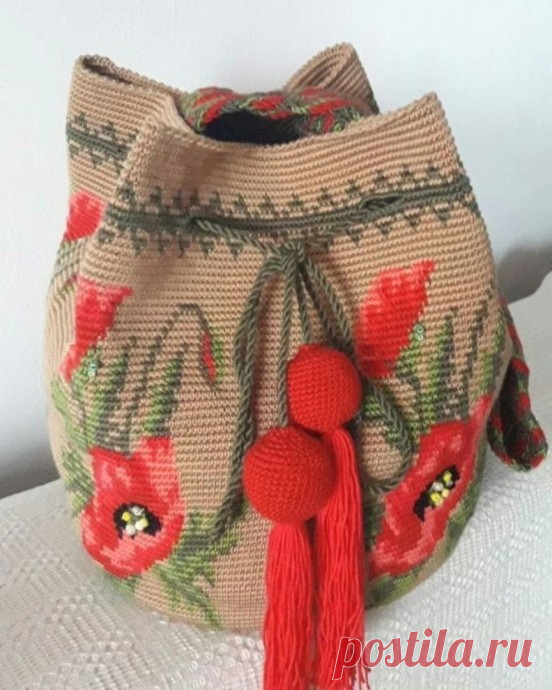 Сумка крючком с маками в мозаичной технике