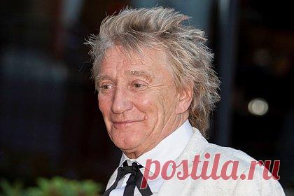 Знаменитый рок-музыкант устал от американской токсичности и решил продать дом. Знаменитый британский рок-музыкант Род Стюарт решил избавиться от роскошного особняка в Лос-Анджелесе. По словам источников, музыкант устал от «токсичной культуры Лос-Анджелеса» и собирается вернуться в Лондон. Особняк с девятью спальнями выставлен на продажу за 80 миллионов долларов.