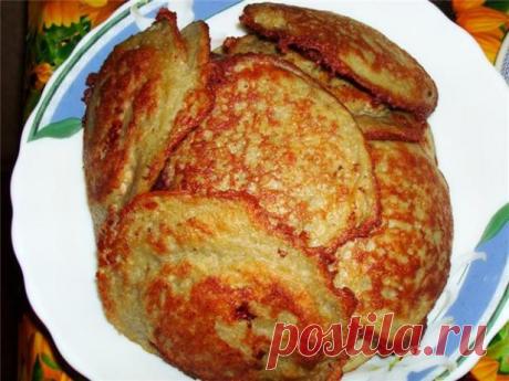 Деруны с творогом 
Ингредиенты: -1 кг картошки,-6 яиц,-4 ст.ложки муки,соль,-400г творога.
Способ приготовления
Картошку трем на мелкой терке,добавляем три яйца и соль. Муку добавляем только в том случае если картофель…