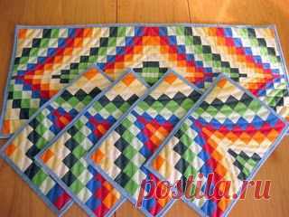 interesting BARGELLO pattern. table runner and place mats. cool! | Mug Rugs & Table Runners