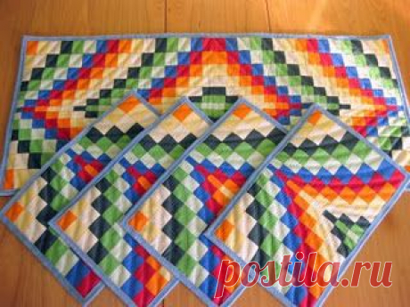 interesting BARGELLO pattern. table runner and place mats. cool! | Mug Rugs &amp; Table Runners