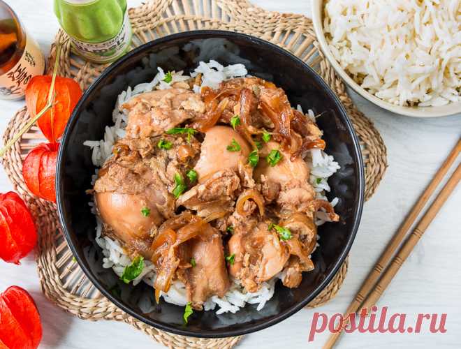 Оякодон на Вкусном Блоге.
луковица маленькая - 4 шт. куриные бедра 6-7 шт., соевый соус 150 мл.(2 ст.л.), сахар 50 грамм (2ч.л), 2 ст.л. воды, крупное яйцо 4 шт., зелень петрушки 2 ст.л. рис для подачи