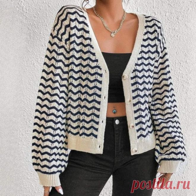 Двухцветный кардиган спицами в зигзаг полосочку