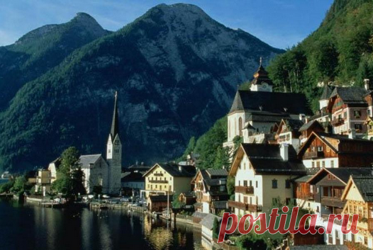 Зальцбург (название города происходит от слова «соль») – город в Австрии, расположенный на берегу реки Зальцах в Альпах, на высоте 425 метров над уровнем моря. Зальцбург – это совсем небольшой городок, его можно обойти пешком за один день, однако он овеян атмосферой классики, старины и духовности.